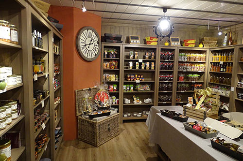Vins, eaux-de-vie, liqueurs, jus de fruits Vins, eaux-de-vie, liqueurs, jus de fruits